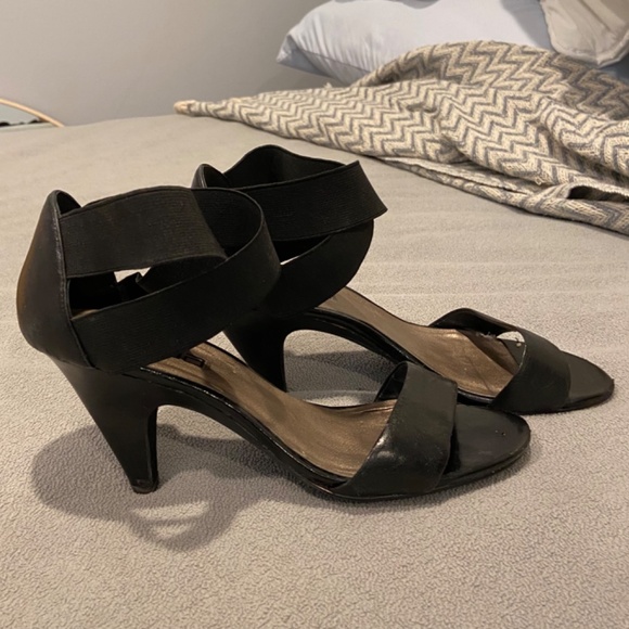 Moda Spana Black Leather Strappy Sandals with Elastic Ankle Straps, Size 9 - Picture 2 of 6